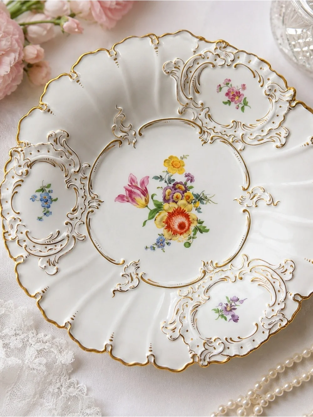 Antique Meissen White Floral Porcelain Cabinet Display Collectors Plate Gold 24k